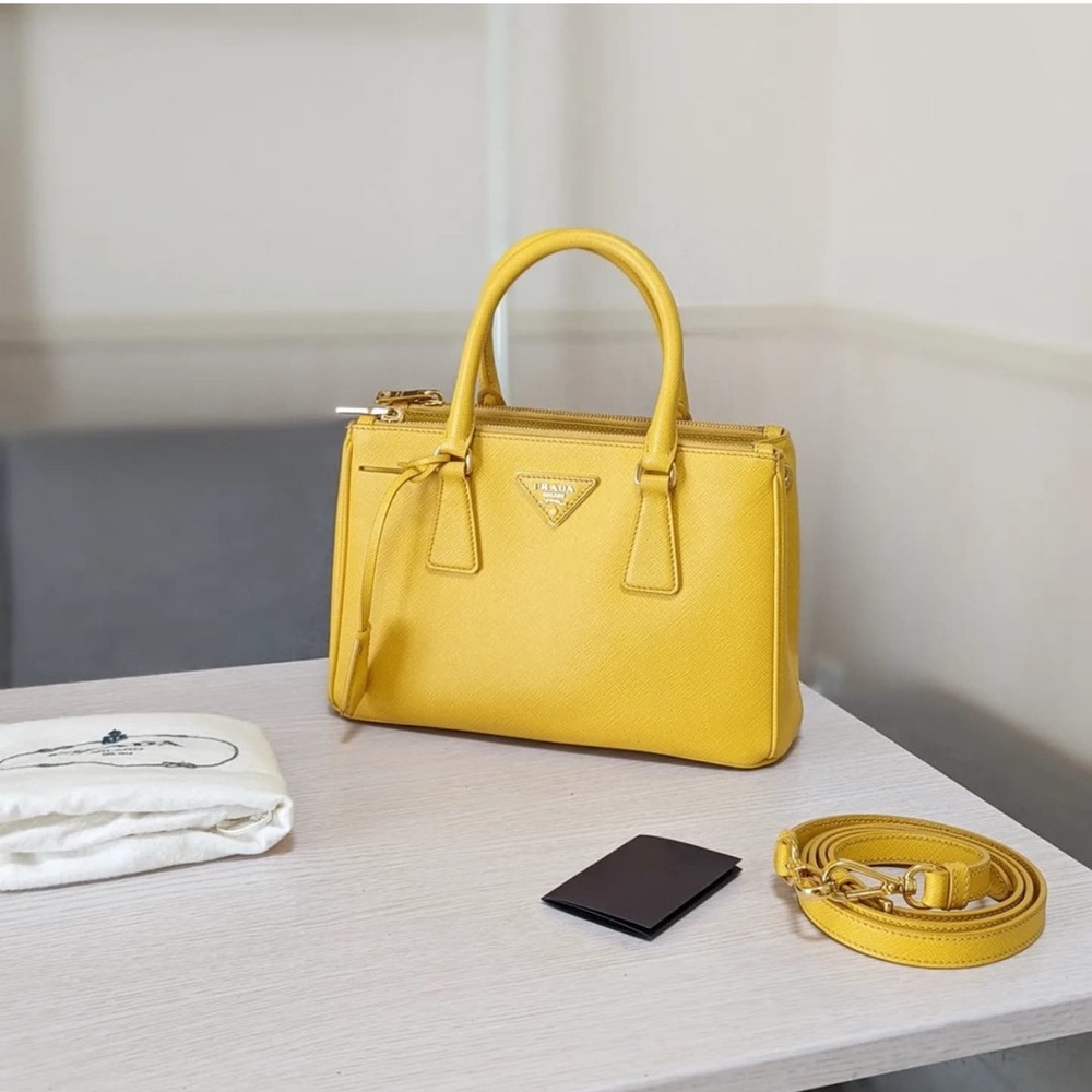 Prada Galleria Saffiano leather small-bag in Yellow - Picture 2 of 16